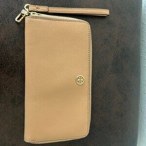 Tory Burch ROBINSON Continental Zip Leather Wallet / Wristlet TAN